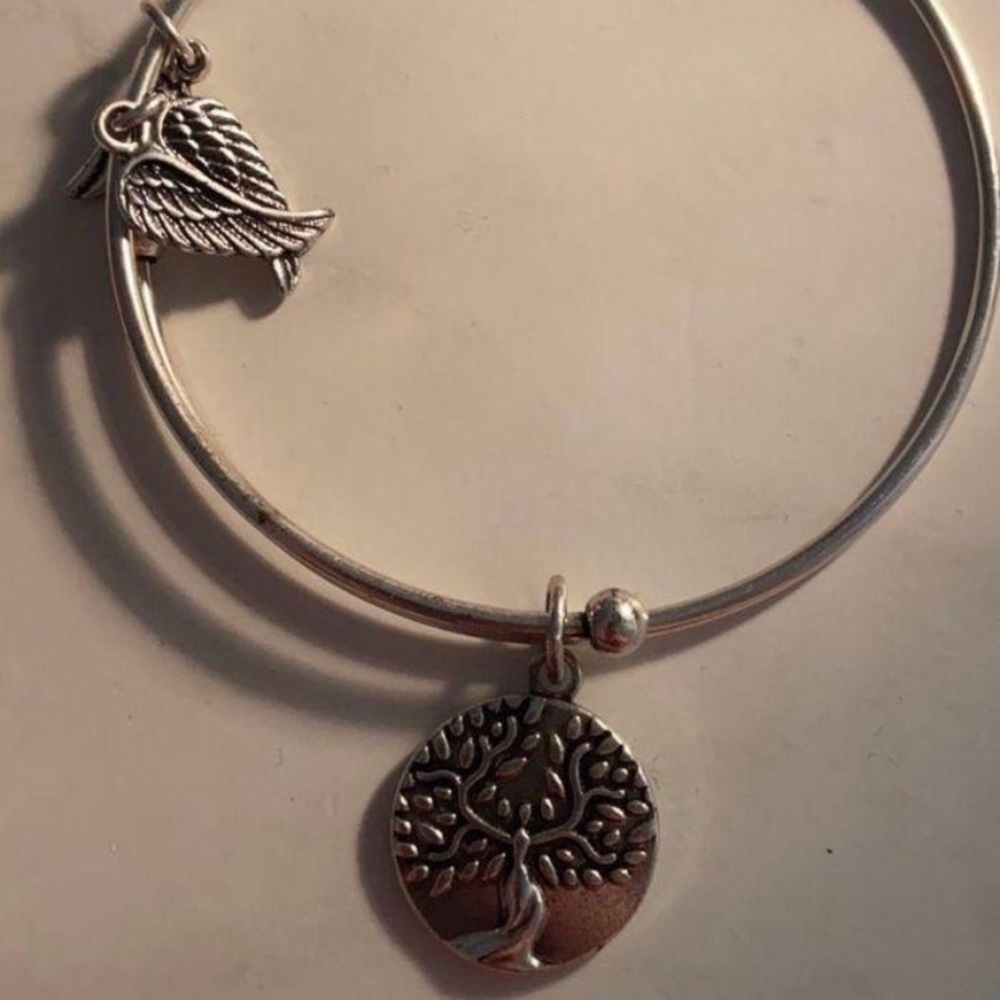 Alex and anni bracelet